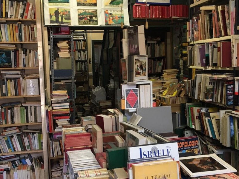 Cosa vuol dire essere una libreria indipendente oggi? Dialogo con Aiace
